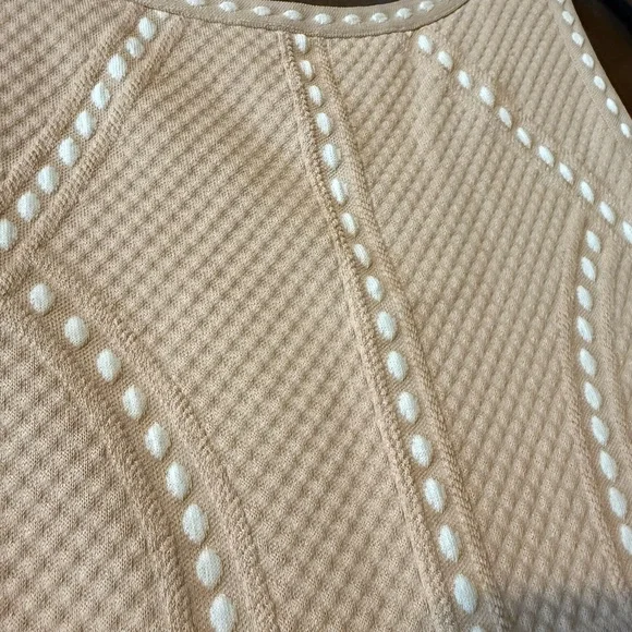 BCBGMaxAzria Textured Cream crop top - Picture 3 of 3